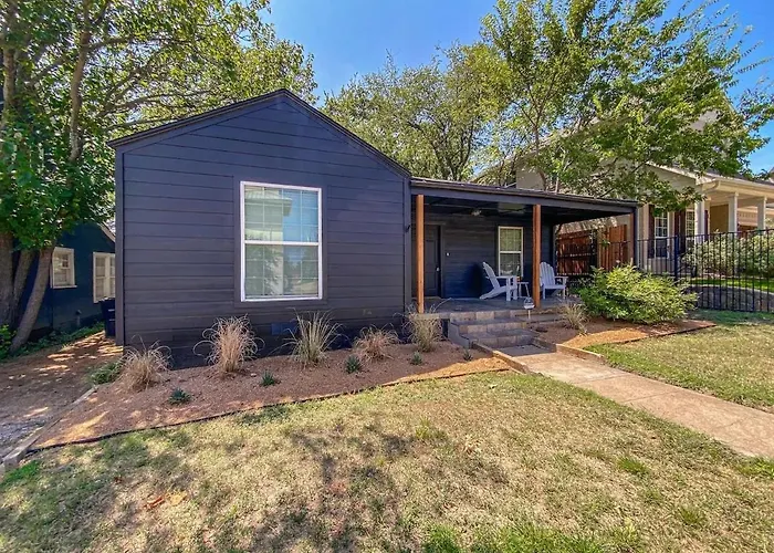 Worth L 2 Bed With King & Queen L Walking Distance Will Rogers Holiday home Fort Worth