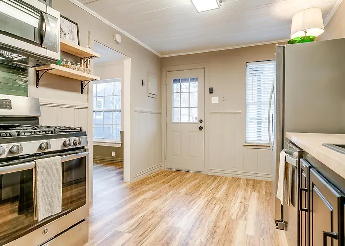 Worth L 2 Bed With King & Queen L Walking Distance Will Rogers Holiday home Fort Worth