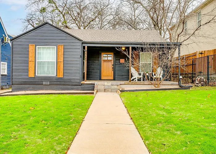 Worth L 2 Bed With King & Queen L Walking Distance Will Rogers Holiday home