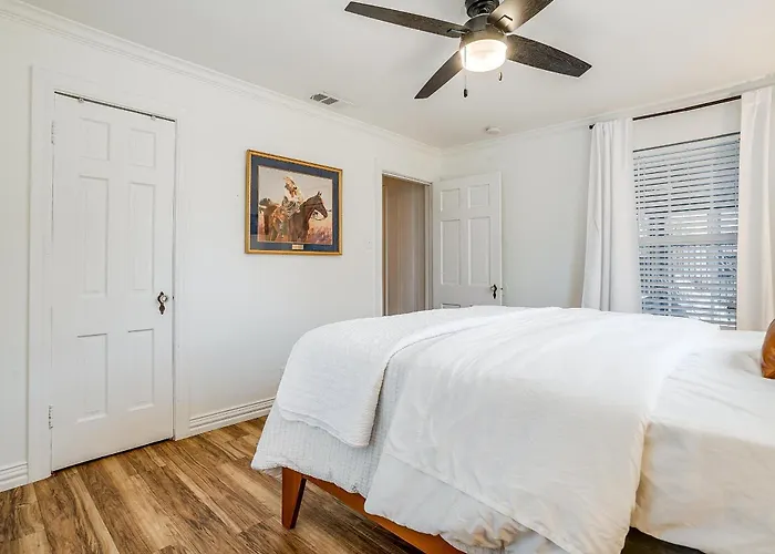 Worth L 2 Bed With King & Queen L Walking Distance Will Rogers Holiday home