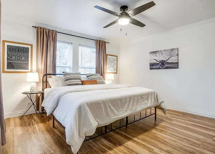 Worth L 2 Bed With King & Queen L Walking Distance Will Rogers Holiday home *