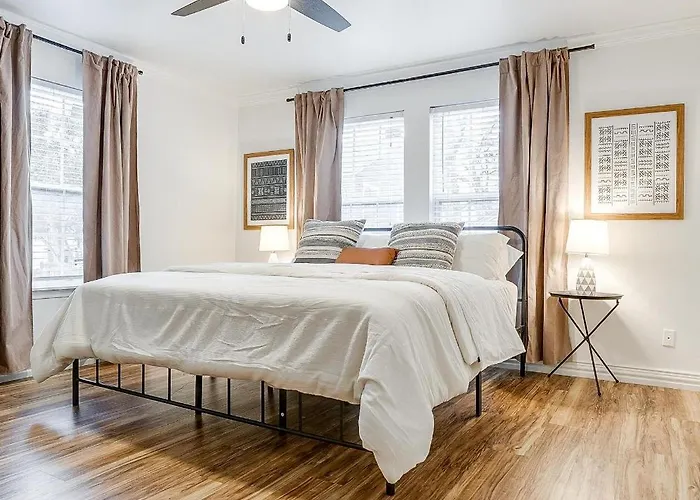 Holiday home Worth L 2 Bed With King & Queen L Walking Distance Will Rogers Fort Worth
